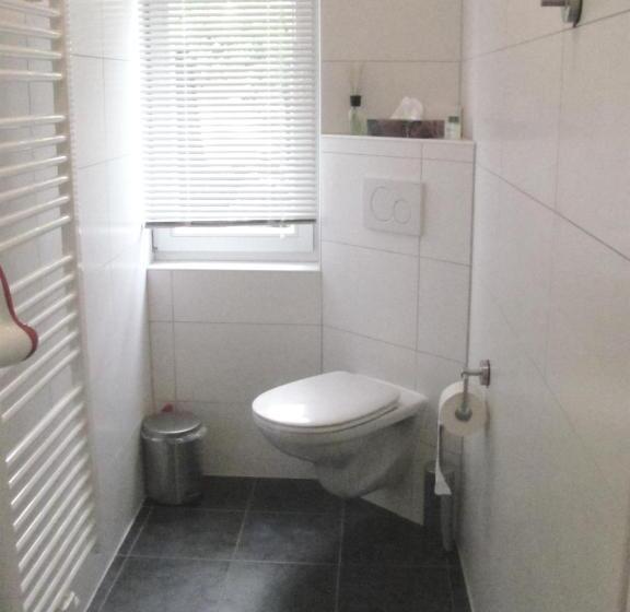 标准间, Pension Timeout