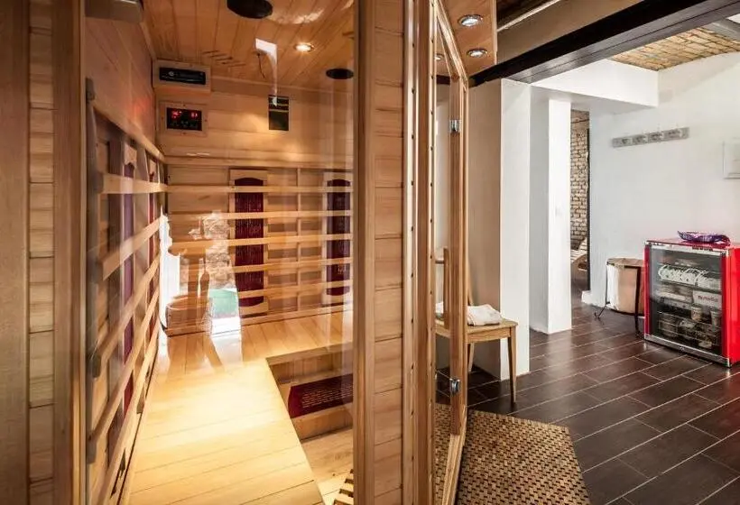 Deluxe-studio, Gl Suites