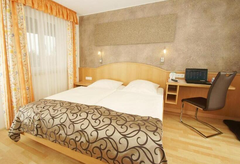 חדר סטנדרט, Berg Cafe