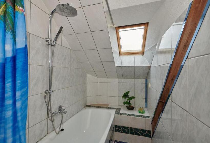 Номер Стандарт, Hüblers Schlafquartier
