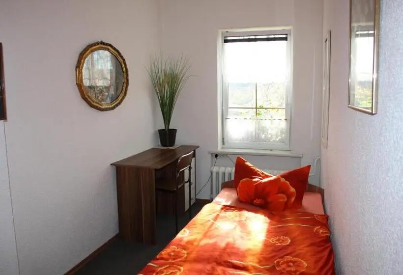 Standard Yhden Hengen Huone Jaettu Kylpyhuone, Hüblers Schlafquartier