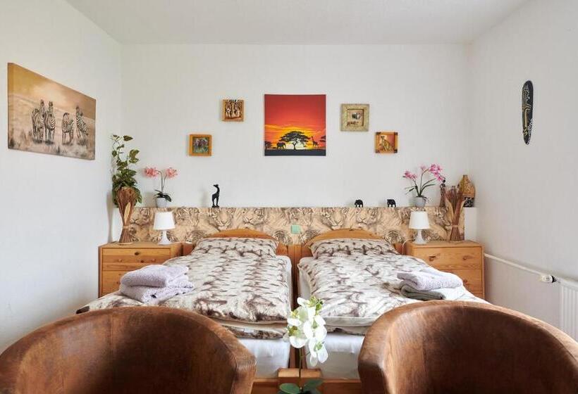 Номер Стандарт, Hüblers Schlafquartier
