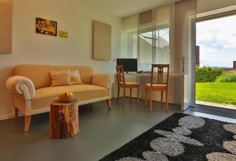 חדר סטנדרט, Studio 14/2