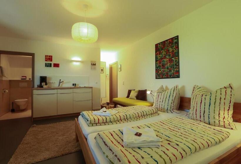 סטודיו סטנדרטי נוף לגינה, Studio 14/2