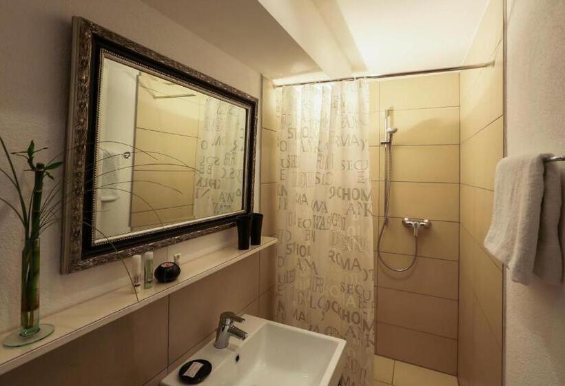 סטודיו סטנדרטי נוף לגינה, Studio 14/2