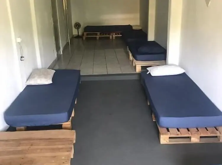 ルームシェアのワンベッド, Down The River Hostel
