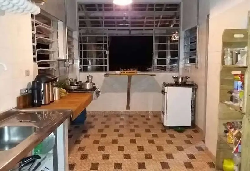 ルームシェアのワンベッド, Down The River Hostel