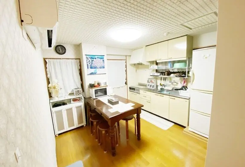 Perhehuone, Guesthouse017徳島個室 飲食街中心 阿波踊り会館7分 文理&徳島大学 アスティとくしま車8分