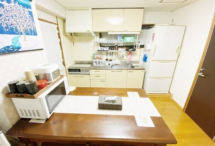 Семейный Номер, Guesthouse017徳島個室 飲食街中心 阿波踊り会館7分 文理&徳島大学 アスティとくしま車8分