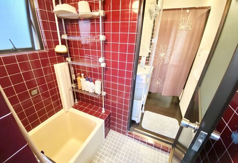 Семейный Номер, Guesthouse017徳島個室 飲食街中心 阿波踊り会館7分 文理&徳島大学 アスティとくしま車8分