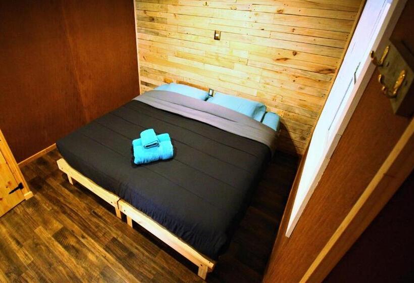 اتاق استاندارد با سرویس بهداشتی مشترک, Corner Hostel Puerto Natales