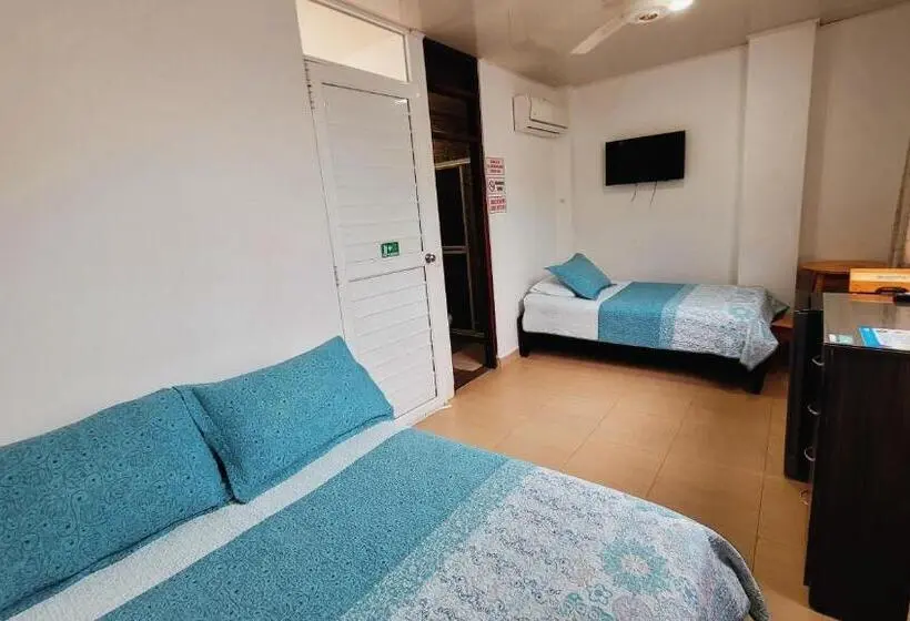 Economy Triple Room, Olas