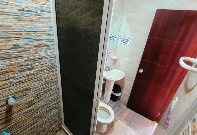 Economy Triple Room, Olas