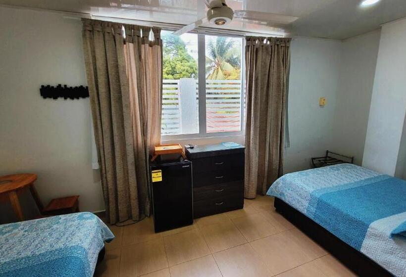 Economy Triple Room, Olas