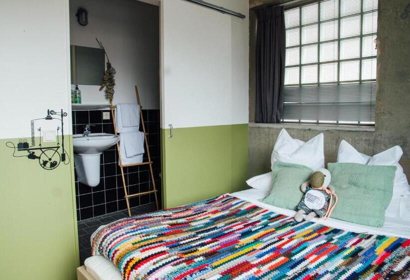 اتاق لوکس, Clinkmama