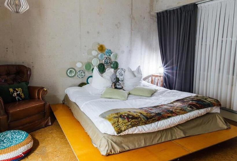 اتاق سوپریور, Clinkmama