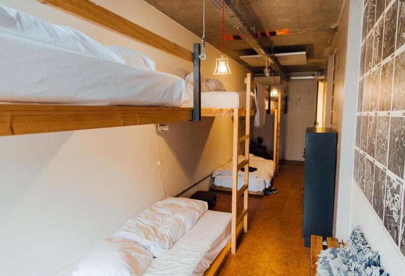 تختخواب در اتاق مشترک, Clinkmama