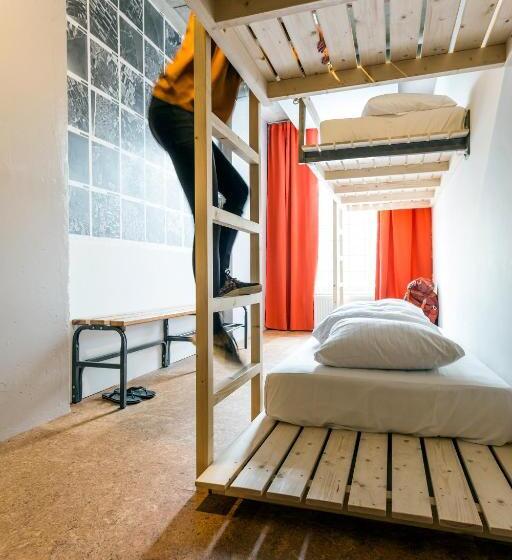 تختخواب در اتاق مشترک, Clinkmama