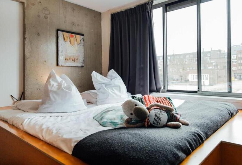 اتاق لوکس با چشمانداز, Clinkmama