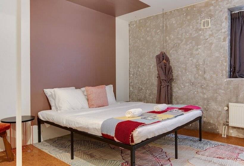 اتاق لوکس, Clinkmama