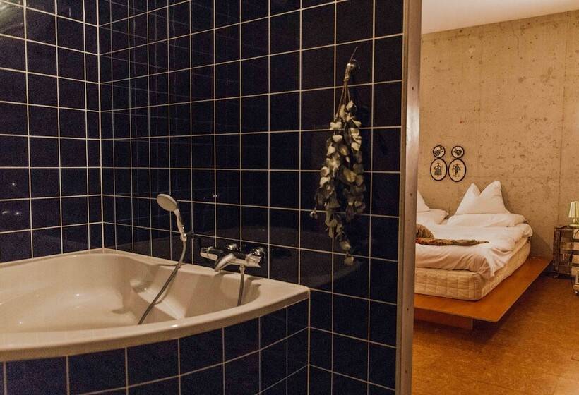 اتاق سوپریور, Clinkmama