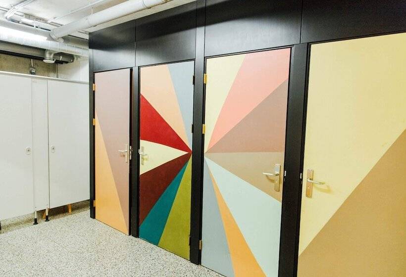 تختخواب در اتاق مشترک, Clinkmama