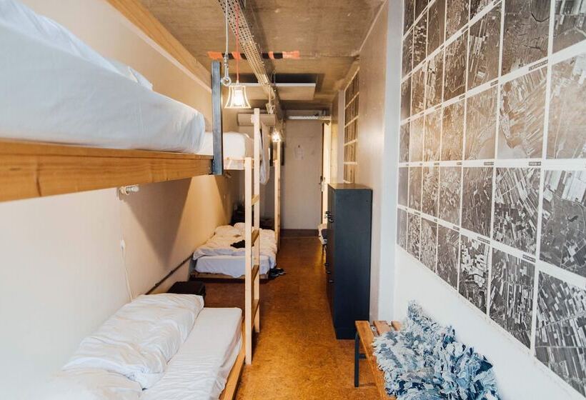 تختخواب در اتاق مشترک, Clinkmama