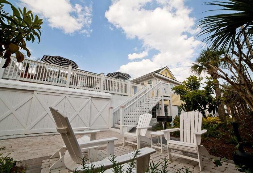 آپارتمان 1 خوابه با تراس, Georgianne Inn & Suites Check In 212 Butler Ave