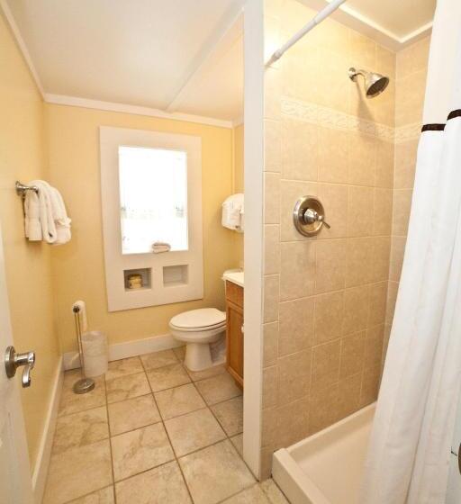 Deluxe Suite King Bed, Georgianne Inn & Suites Check In 212 Butler Ave