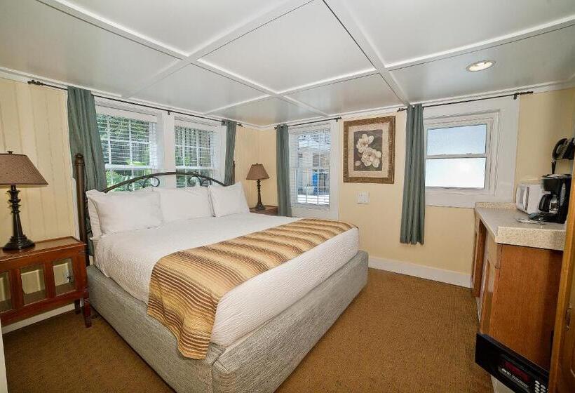 Deluxe Suite King Bed, Georgianne Inn & Suites Check In 212 Butler Ave