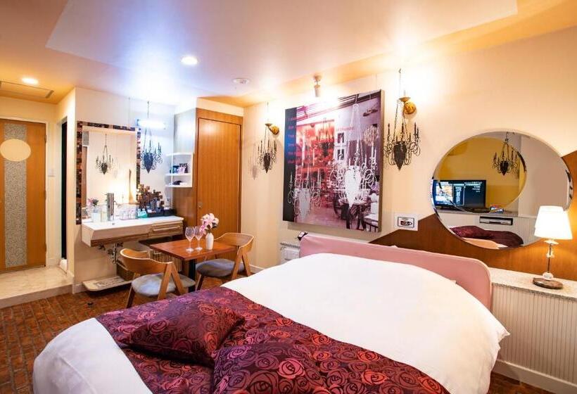 חדר אקונומי, Apricot