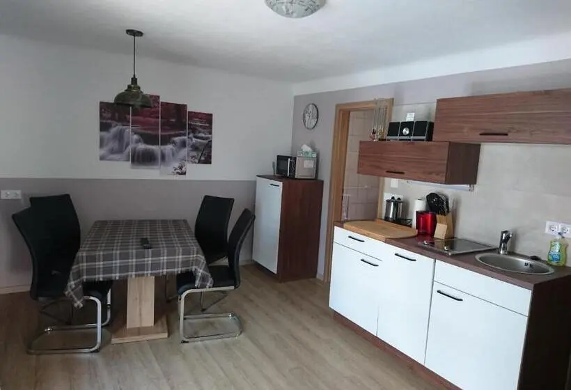 1 Bedroom Apartment Mountain View, Berliner Ecke