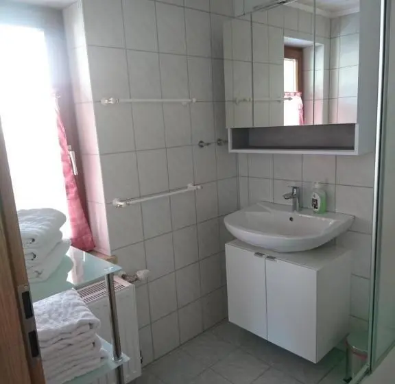 1 Bedroom Apartment Mountain View, Berliner Ecke