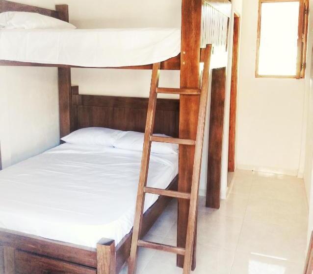 스탠다드 트리플 룸, Hostal Nibuni Palomino