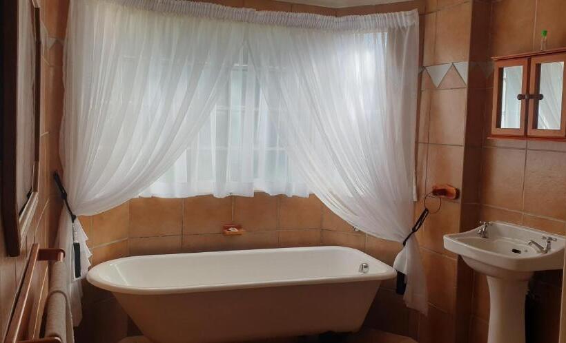 بنجلو عائلى, Anna Boeremeisie Guesthouse