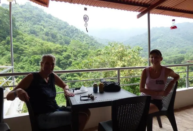 Perhehuone, Hostal Alto De La Montaña
