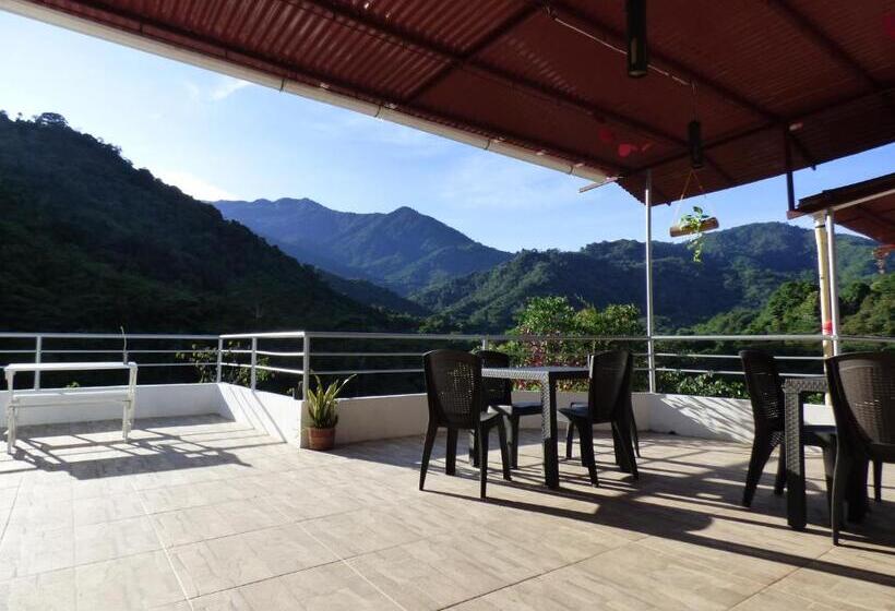 Семейный Номер Вид на Горы, Hostal Alto De La Montaña