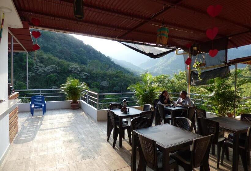 Номер Стандарт Трехместный, Hostal Alto De La Montaña