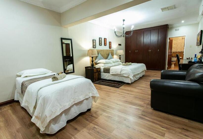 חדר דלוקס נוף לגינה, Royl Court Guesthouse