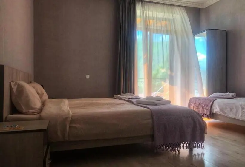 اتاق استاندارد سه تخته با بالکن, Elegant