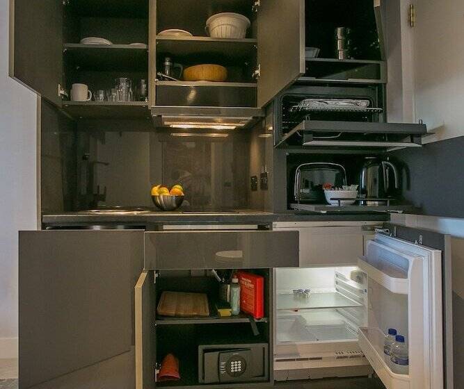 컴포트 스튜디오, Grafton Street Studios