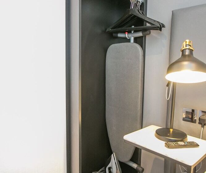 컴포트 스튜디오, Grafton Street Studios