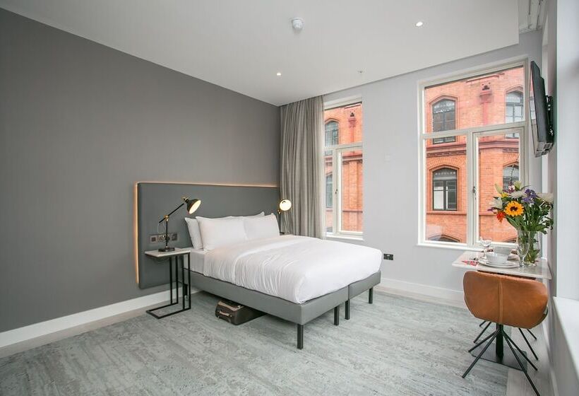 디럭스 스튜디오, Grafton Street Studios