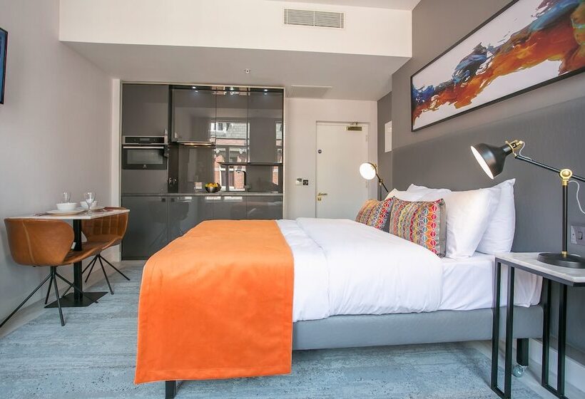 디럭스 스튜디오, Grafton Street Studios