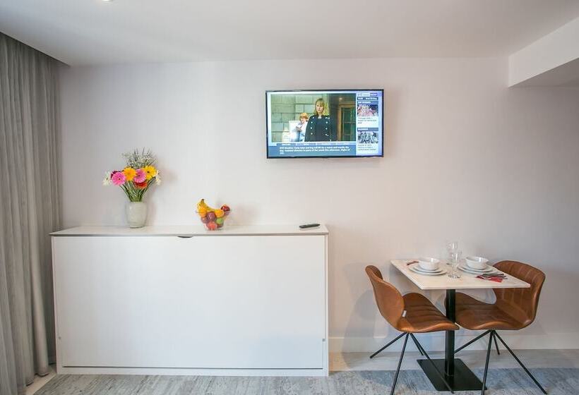 디럭스 스튜디오, Grafton Street Studios