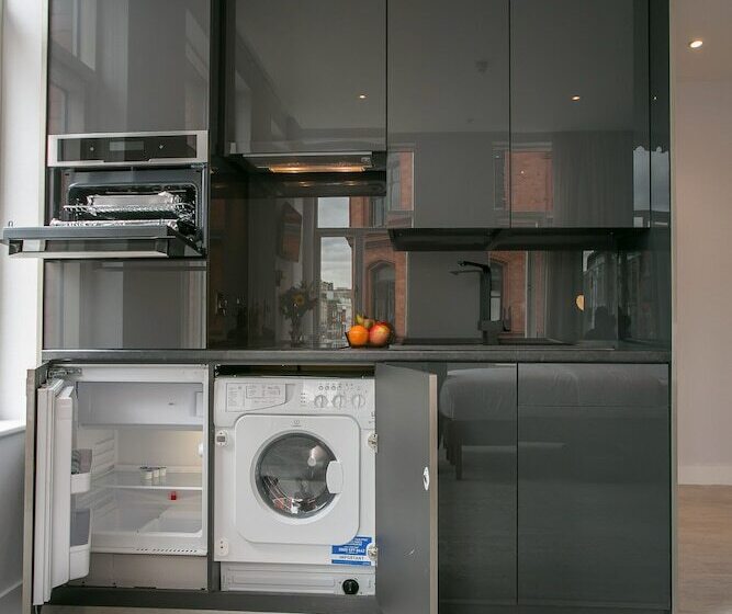 디럭스 스튜디오, Grafton Street Studios