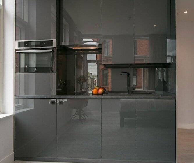 디럭스 스튜디오, Grafton Street Studios