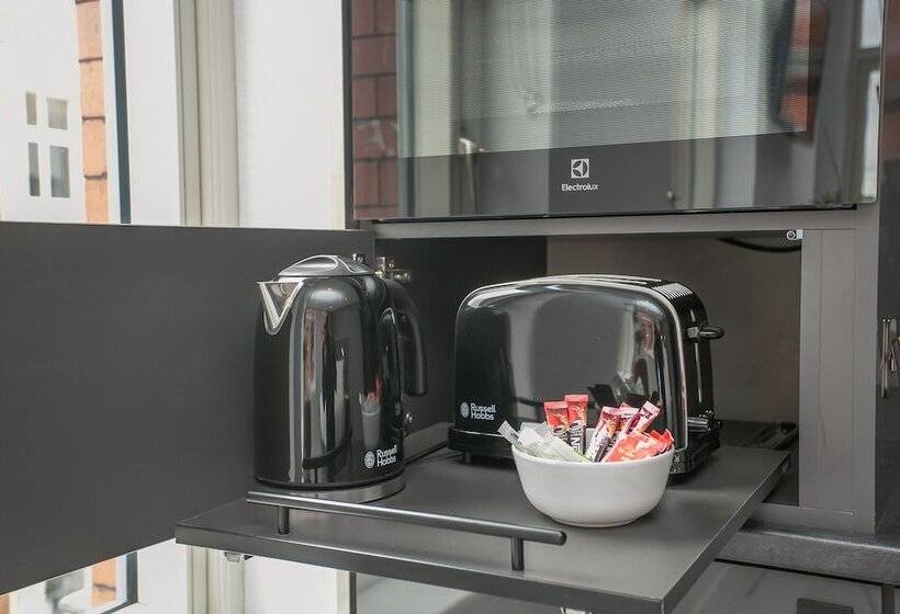 디럭스 스튜디오, Grafton Street Studios