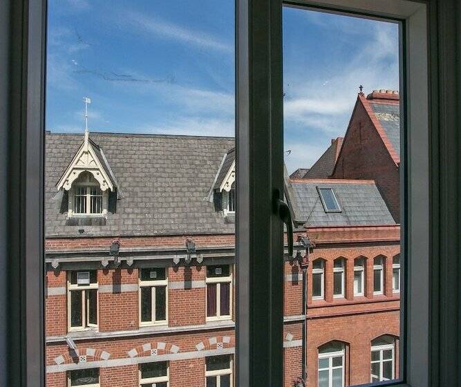 디럭스 스튜디오, Grafton Street Studios