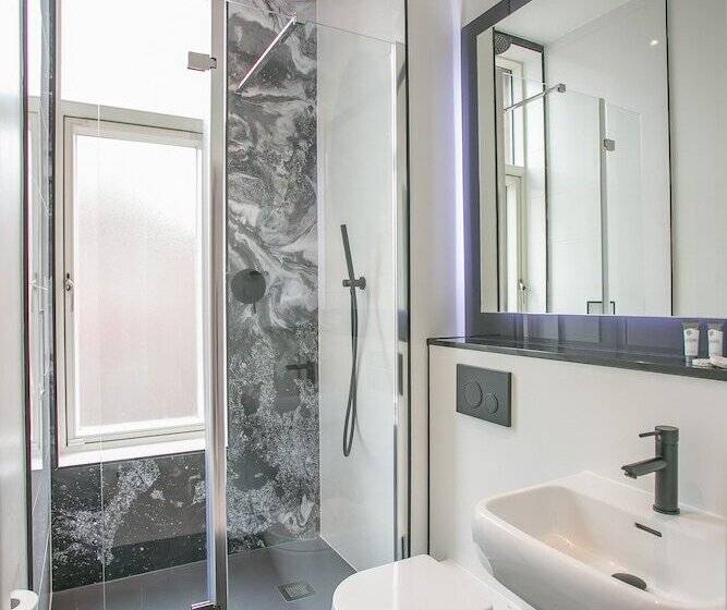 디럭스 스튜디오, Grafton Street Studios